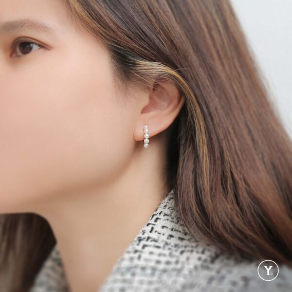 Fresh Water Pearl Huggies in 14K Solid Gold, Yellow Gold :: Mebe Pearl Hoop Earrings - Image 4