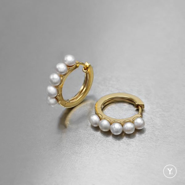 Fresh Water Pearl Huggies in 14K Solid Gold, Yellow Gold :: Mebe Pearl Hoop Earrings - Image 3