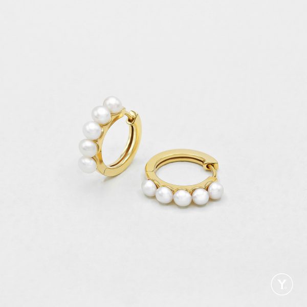 Fresh Water Pearl Huggies in 14K Solid Gold, Yellow Gold :: Mebe Pearl Hoop Earrings - Image 5