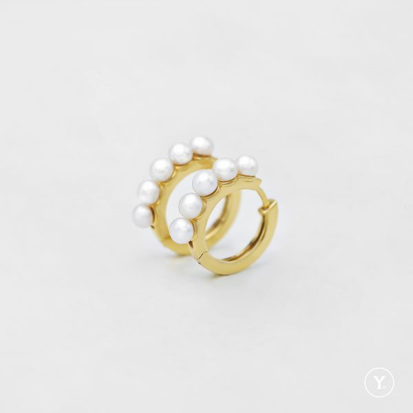 Fresh Water Pearl Huggies in 14K Solid Gold, Yellow Gold :: Mebe Pearl Hoop Earrings