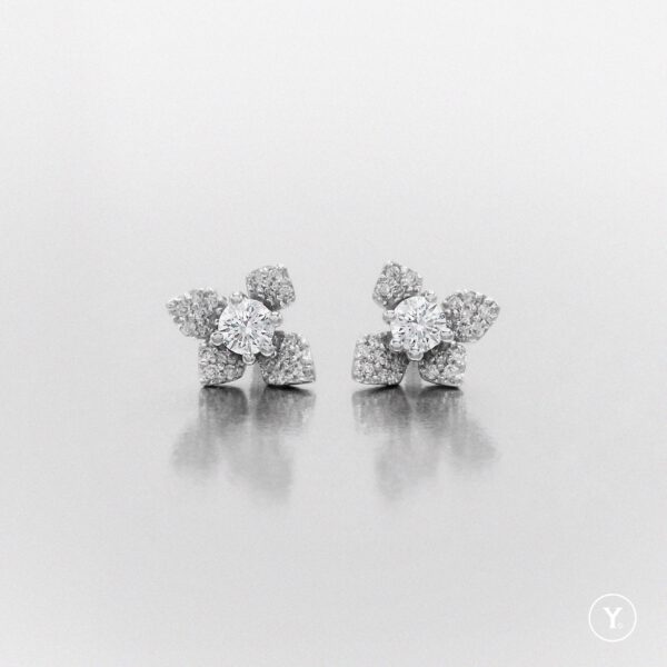 Belle Lux :: 18K White Gold Small Stud Earrings with 10pts H&A DEF Diamond