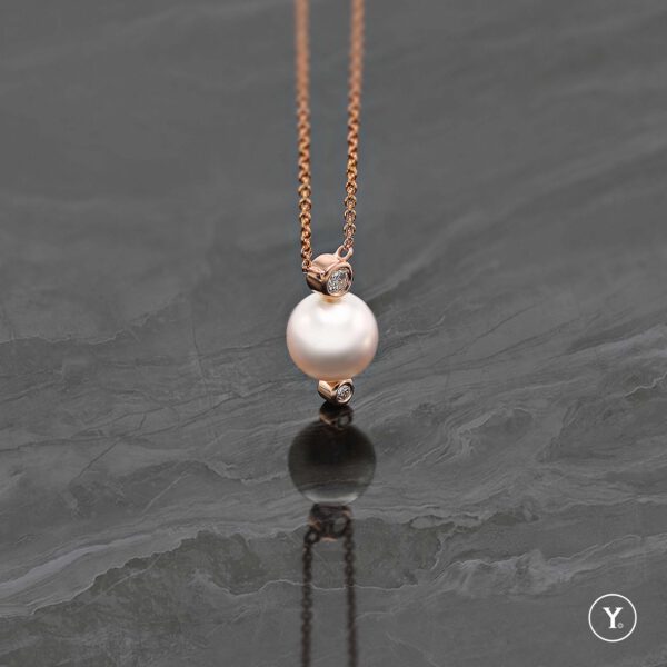 Metro Pearl :: Akoya Collection :: Akoya Pearl Pendant with Chain in Solid Gold - Image 2