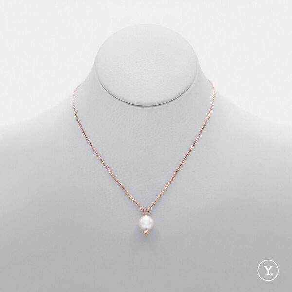 Metro Pearl :: Akoya Collection :: Akoya Pearl Pendant with Chain in Solid Gold - Image 3