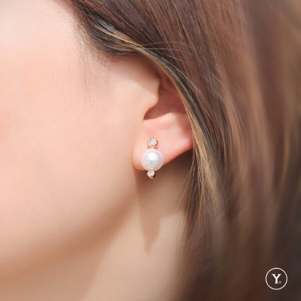 Metro Pearl :: Akoya Collection :: Akoya Pearl Stud Earrings in 18K Rose Gold, Solid Gold - Image 2