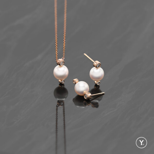 Metro Pearl :: Akoya Collection :: Akoya Pearl Pendant with Chain in Solid Gold - Image 5