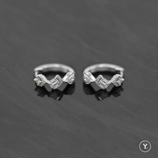 Surtida Hug :: Mixed Fancy Shape Diamond Huggies Earrings 18K White Gold, Solid Gold - Image 3