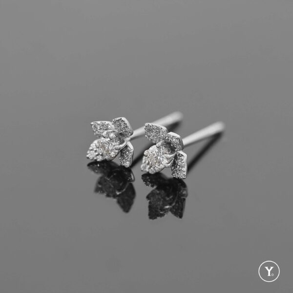 Belle Lux :: 18K White Gold Small Stud Earrings with 10pts H&A DEF Diamond - Image 8