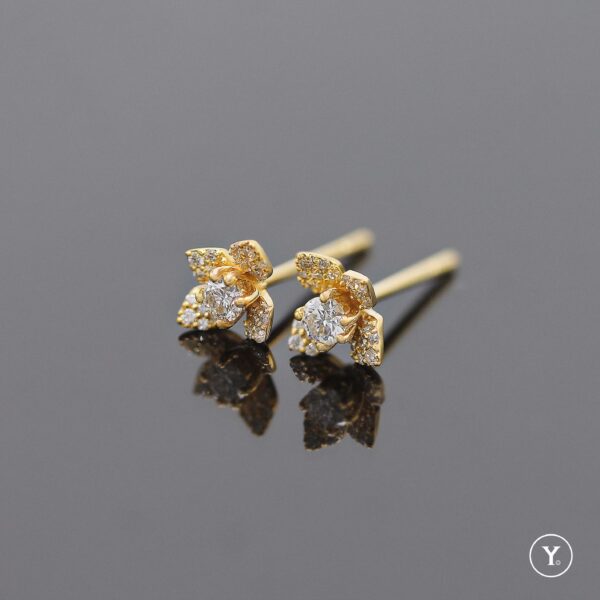 Belle Lux :: 14K Yellow Gold Small Stud Earrings with 10pts H&A DEF Diamond - Image 3