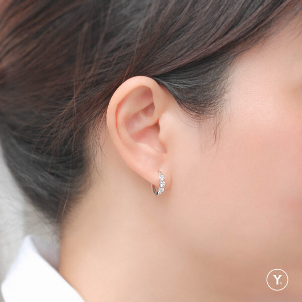 Hygge Hug :: 2.9mm Round Diamond Row Huggies, 18K White Gold Solid Gold - Image 2