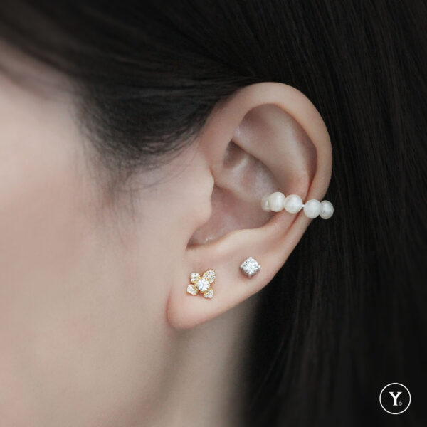 Belle Lux :: 18K White Gold Small Stud Earrings with 10pts H&A DEF Diamond - Image 9