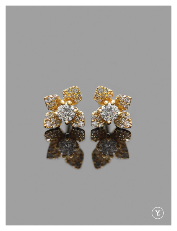 Belle Lux :: 14K Yellow Gold Small Stud Earrings with 10pts H&A DEF Diamond - Image 7