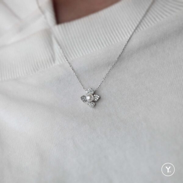 Belle Lux Pearl :: 18K White Gold Dainty Chain Pendant with Fresh Water Pearl - Image 3