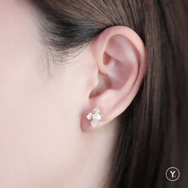 Belle Lux Pearl Earrings :: 18K Rose Gold Small Stud Earrings with Fresh Water Pearls - Image 3