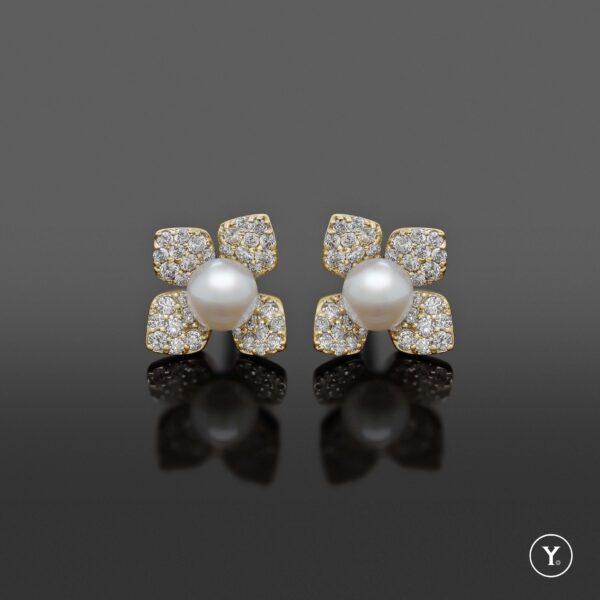 Belle Lux Pearl Earrings :: 18K Yellow Gold Small Stud Earrings with Fresh Water Pearls