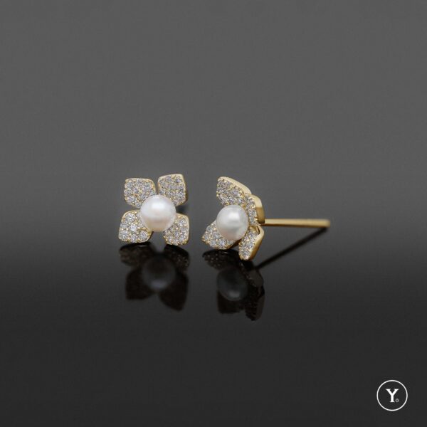 Belle Lux Pearl Earrings :: 18K Yellow Gold Small Stud Earrings with Fresh Water Pearls - Image 2