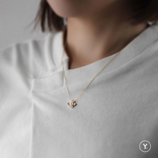 Belle Lux Pearl :: 18K Yellow Gold Dainty Chain Pendant with Fresh Water Pearl - Image 4