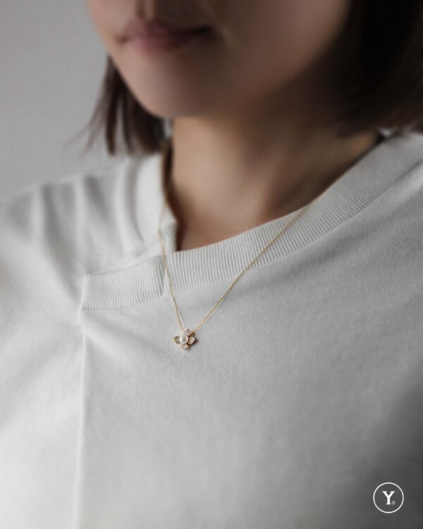 Belle Lux Pearl :: 18K Yellow Gold Dainty Chain Pendant with Fresh Water Pearl - Image 6
