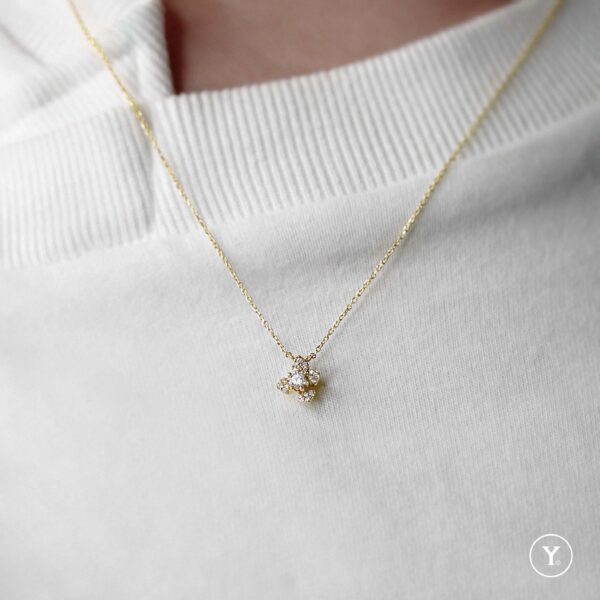Belle Lux Chain Pendant :: 18K Yellow Gold Dainty Chain Pendant with 10pts H&A Diamond - Image 3