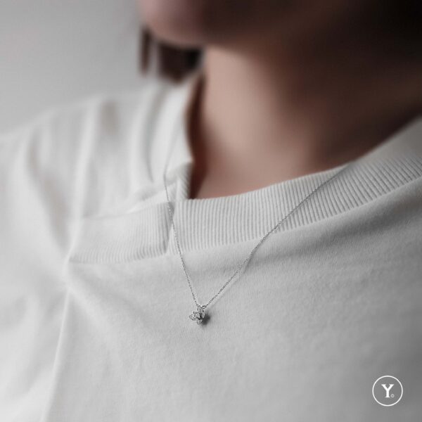 Belle Lux Chain Pendant :: 18K White Gold Dainty Chain Pendant with 10pts H&A Diamond - Image 5