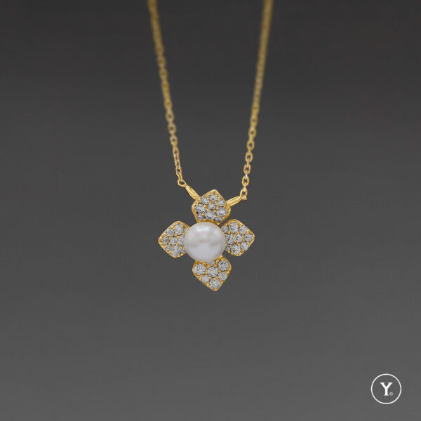 Belle Lux Pearl :: 18K Yellow Gold Dainty Chain Pendant with Fresh Water Pearl - Image 3