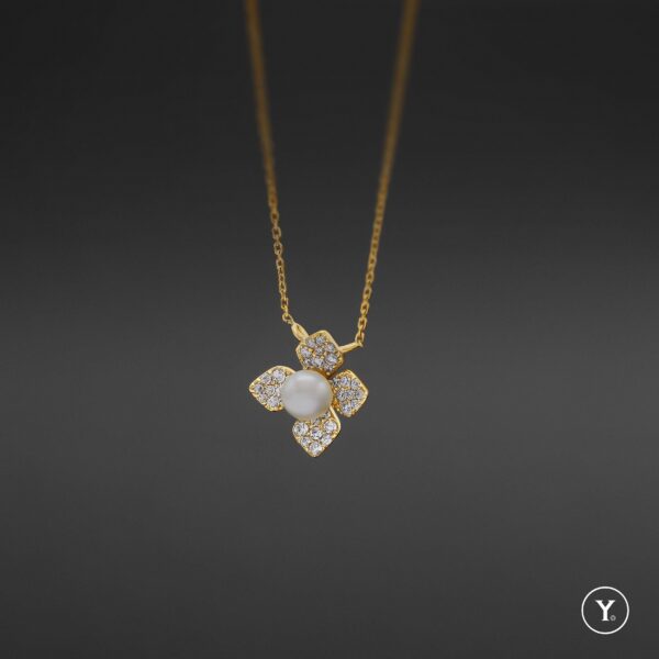 Belle Lux Pearl :: 18K Yellow Gold Dainty Chain Pendant with Fresh Water Pearl