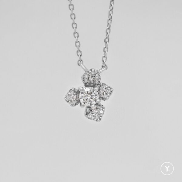 Belle Lux Chain Pendant :: 18K White Gold Dainty Chain Pendant with 10pts H&A Diamond